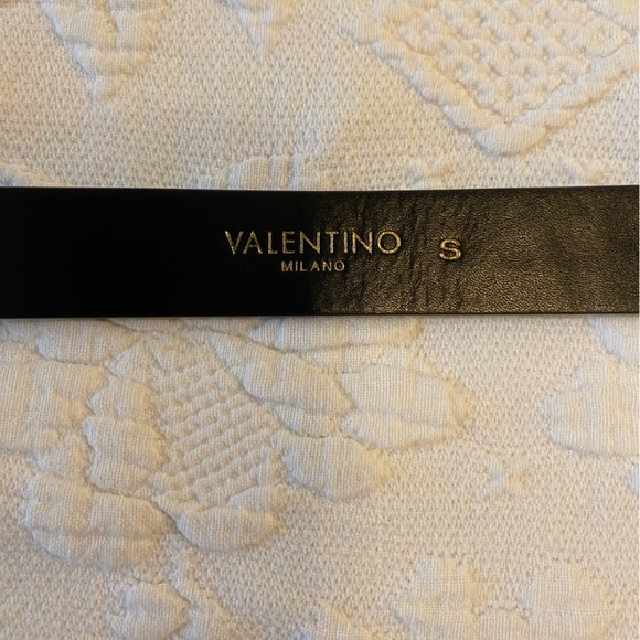 Valentino by Mario Valentino; Giusy Logo Leather Belt; black leather size small - Picture 3 of 6